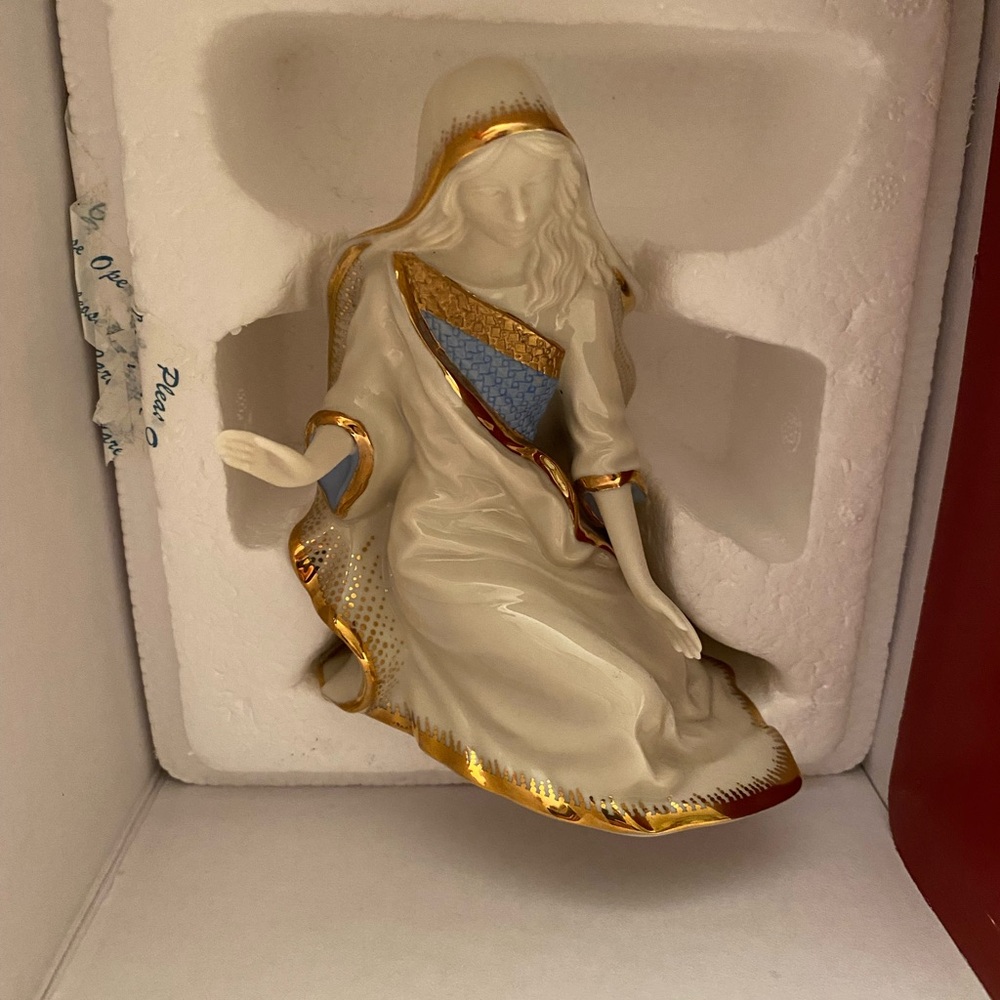 Lenox Mary First Blessing Nativity w/ Original Box and Styrofoam Case - Picture 8 of 12